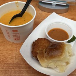 Chowder and crab cake