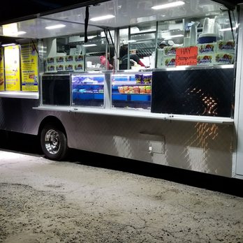 Tacos Eben-Ezer - a food truck at night - Food Trucks Near Me - Madera, California