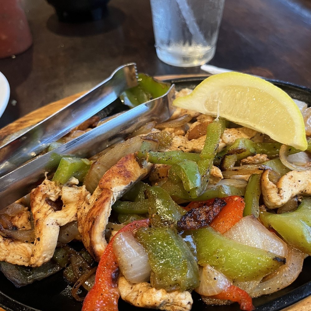 Senor Iguanas - Chicken Fajitas Lunch - Mexican Near Me - Clarksville, Indiana Senor Iguanas - Chicken Fajitas Lunch - Mexican Near Me - Clarksville, Indiana