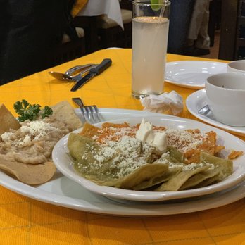 La Chata - Chilaquiles divorciados - Mexican Near Me - Guadalajara, JAL