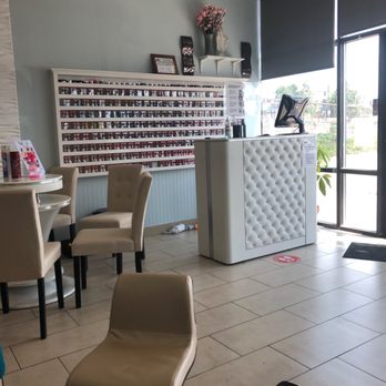 La Bella Nails & Spa - Front desk - Nail Salons Near Me - Castle Rock, Colorado