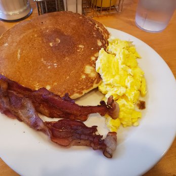 Alan's Country Cafe - Pancake breakfast - Breakfast & Brunch Near Me - Port Orchard, Washington