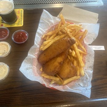The Regal Seagull - That is a fresh pint of Guinness!!! Fish n Chips is solid. Crispy batter with a solid texture to the fish not greasy at all. - New American Near Me - Encinitas, California