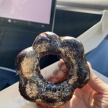 AlimamaTea - Onyx Mochi Doughnut - Desserts Near Me - New York, New York
