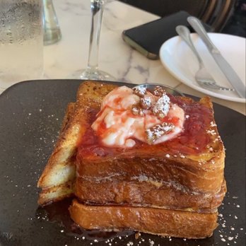 La Belle Vie Kitchen - Strawberries & Cream French Toast - French Near Me - Suwanee, Georgia La Belle Vie Kitchen - Strawberries & Cream French Toast - French Near Me - Suwanee, Georgia