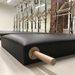 Pilates Via @ Odenplan - Pilates Via @ Odenplan. Romana-rummet med 6 lyxiga High Mats