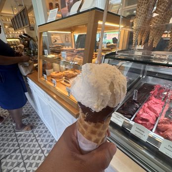 Bacio di Latte - Coconut - Ice Cream & Frozen Yogurt Near Me - Etiwanda, California Bacio di Latte - Coconut - Ice Cream & Frozen Yogurt Near Me - Etiwanda, California