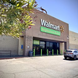 Walmart Neighborhood Market - Front entrance
