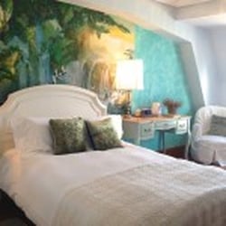 Far Out Inn - Ocean Room, with balcony that over looks La Concha
