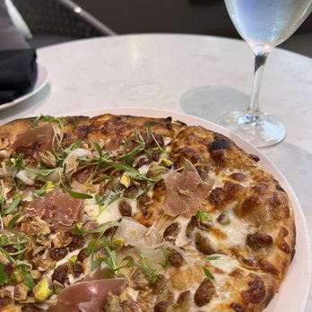 Nixo Patio Lounge - Sausage fennel flatbread - Lounges Near Me - Los Angeles, California Nixo Patio Lounge - Sausage fennel flatbread - Lounges Near Me - Los Angeles, California