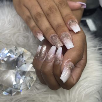 Vipro Nails Lounge - Eyelash Service Near Me - Fredericksburg, Virginia