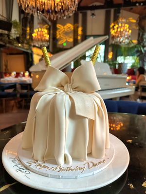 Cake and Art by null
