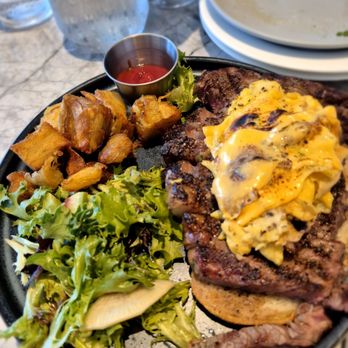 Earls Kitchen + Bar - New American Near Me - Orlando, Florida