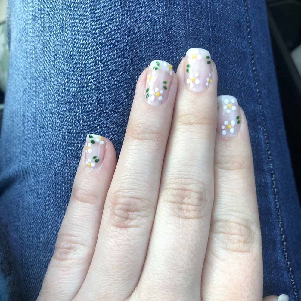A full set of gel nails with a floral design! Sorry for the bad photo quality, I'm definitely not a photographer A full set of gel nails with a floral design! Sorry for the bad photo quality, I'm definitely not a photographer