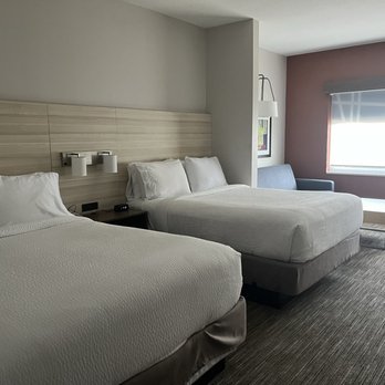 Holiday Inn Express & Suites Ocala - Room - Hotels Near Me - Ocala, Florida