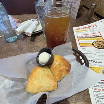 Logan's Roadhouse - Rolls and mango sweet tea - Steakhouses Near Me - Yukon, Oklahoma