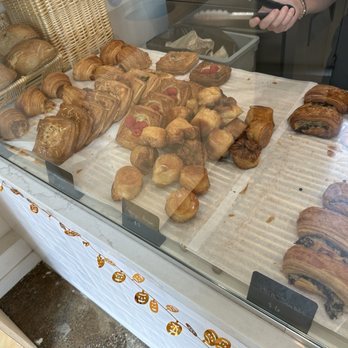 Des Croissants Paris - Inside - Bakeries Near Me - Culver City, California Des Croissants Paris - Inside - Bakeries Near Me - Culver City, California