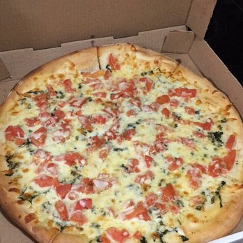 Papa Giuseppe - This is NOT a "Margherita pizza".  Bland, greasy and horrible. Waste of money :( - Desserts Near Me - Delray Beach, Florida