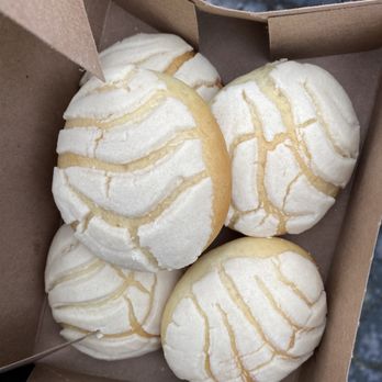 Cafe De La Olla - Mini vanilla conchas - Coffee & Tea Near Me - Santa Rosa, California