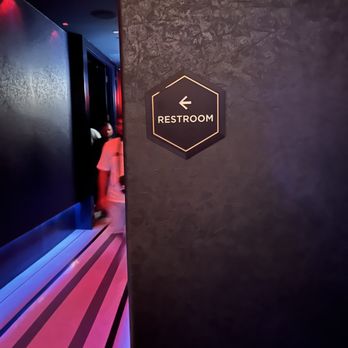 Ghostbar - This arrow points in the wrong direction   09/02/2023 - Dance Clubs Near Me - Las Vegas, Nevada