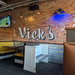 Vick's Gourmet Pizzeria - Interior