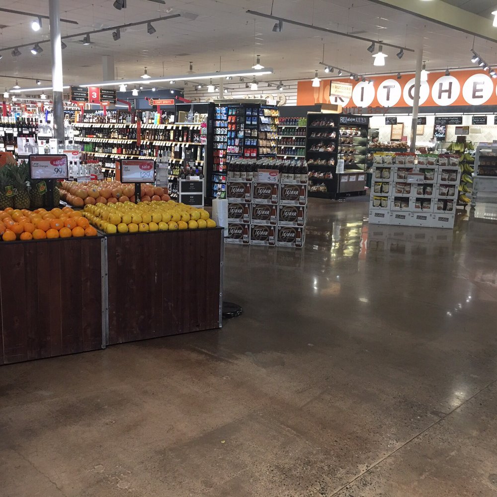 Raley's - Lobby Displays - Grocery Near Me - Granite Bay, California