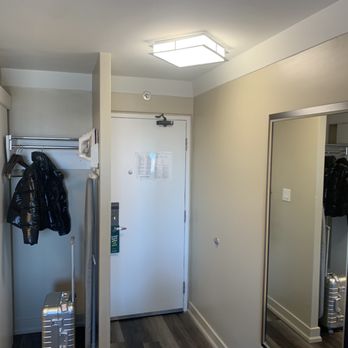 HOLIDAY INN TORONTO INTERNATIONAL AIRPORT - Updated December 2024 - 66 ...