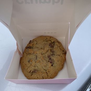 Crumbl - Athens - Milk Chocolate Chip Cookie - Bakeries Near Me - Athens, Georgia Crumbl - Athens - Milk Chocolate Chip Cookie - Bakeries Near Me - Athens, Georgia