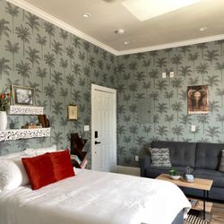 The Handy Neighbor - Wallpaper Installation