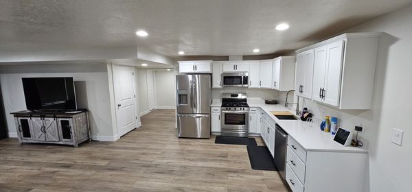 Pro Remodels Logo