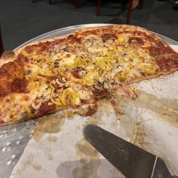 Pepperoni onion mushroom and banana peppers Pepperoni onion mushroom and banana peppers