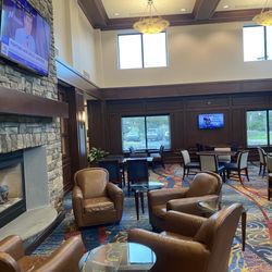 Holiday Inn Express & Suites Wilmington-Newark - Large seating area