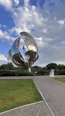 Floralis Generica by null