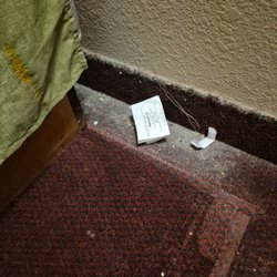 Cozy Inn - Filth under the bed