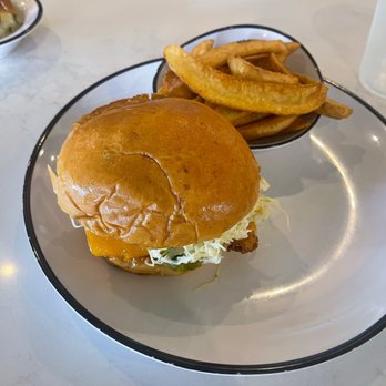 Honeymoon Chicken - Honeymoon Chicken Sandwich - Chicken Shop Near Me - Washington, DC, District of Columbia Honeymoon Chicken - Honeymoon Chicken Sandwich - Chicken Shop Near Me - Washington, DC, District of Columbia
