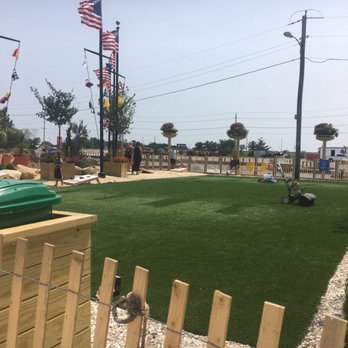 The Boatyard - Grassy area for games - Beer Gardens Near Me - Stafford Township, New Jersey