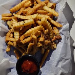 2 Different kinds of Fries ...Cold and no flavor
