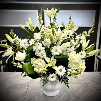 CV Custom Creations - Florists Near Me - Simsbury, Connecticut