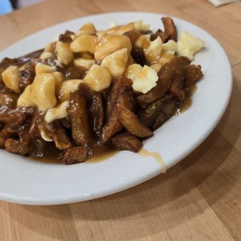 Chez Claudette - Petite original poutine - Poutineries Near Me - Montreal, Quebec Chez Claudette - Petite original poutine - Poutineries Near Me - Montreal, Quebec