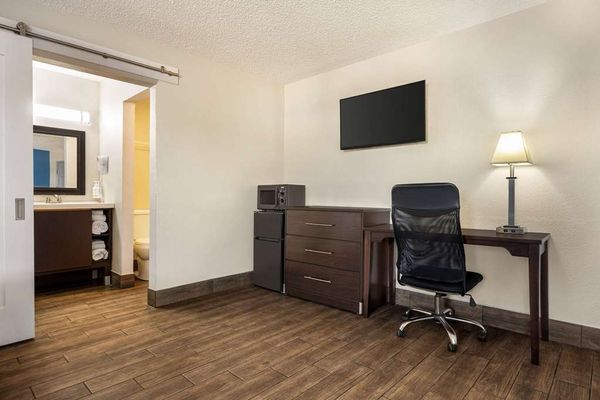 CLOSED - Red Roof Inn Kingman by null