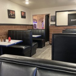 Boone Street Bar And Grill - Comfy booths