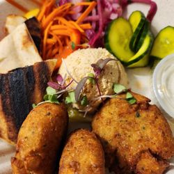 Lompoc Cafe - Falafel platter