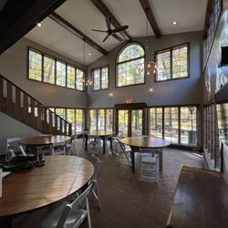 The Brewery Lodge & Supper Club - Work space atrium