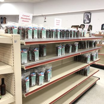Blackwell's Corner - Lots of empty shelves - Gas Stations Near Me - Lost Hills, California