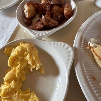 Deja Vu Breakfast Company - Eggs and potatoes - Breakfast & Brunch Near Me - Chico, California