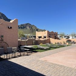 Picacho Peak Rv Resort - Pool area