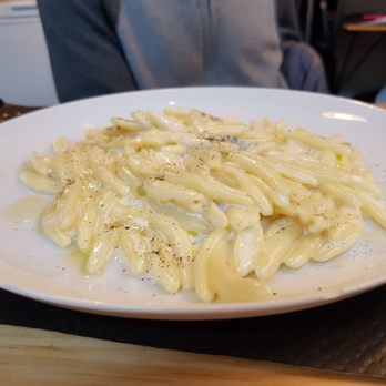 La Saletta - 4 Queso Cavatelli - Italian Near Me - Madrid, M