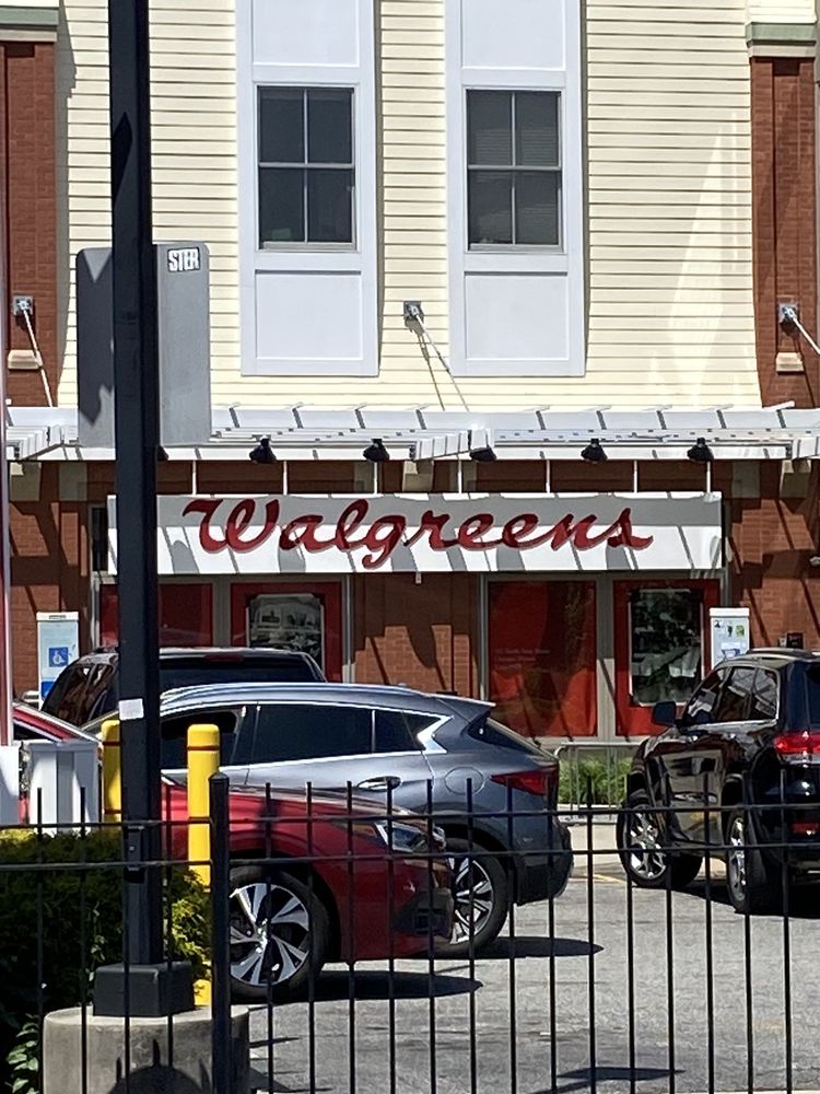 WALGREENS Updated August 2024 14 Photos & 27 Reviews 333 Atwells