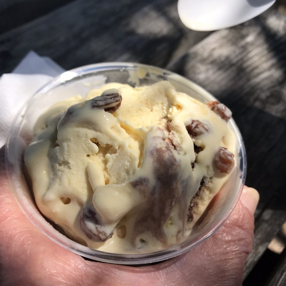Farquhar's Dairy Bar - Ice Cream & Frozen Yogurt Near Me - Little Current, Ontario