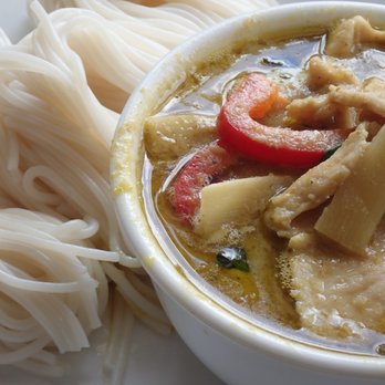 SriPraPhai Thai Restaurant - Thai noodle, cooked to al dente. the layer of coconut oil on the green curry is liked liquid gold. The bamboo is fresh. 5* - Thai Near Me - Woodside, New York SriPraPhai Thai Restaurant - Thai noodle, cooked to al dente. the layer of coconut oil on the green curry is liked liquid gold. The bamboo is fresh. 5* - Thai Near Me - Woodside, New York